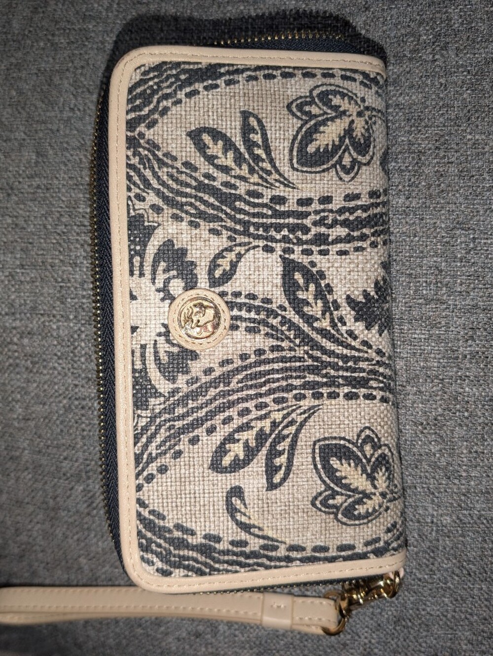 Beige Black Woven Boho Floral Zip Wristlet Wallet Gold Hardware Womens